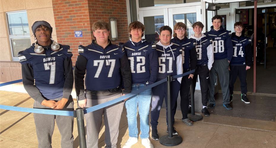  Football Players Greeted Salem Students